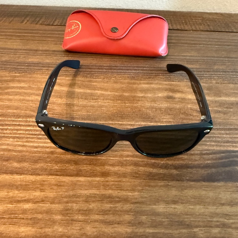 Ray-Ban Wayfarer with Black Frame and Red Case Disney themed